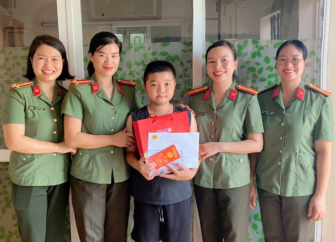 Hội phụ nữ Khối An ninh nhân dân: Một điểm tựa nhỏ - Một ước mơ lớn 